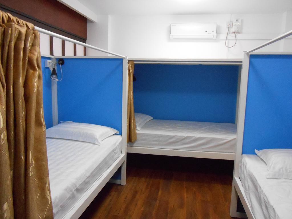 Four Rivers Youth Hostel Yangon Room photo